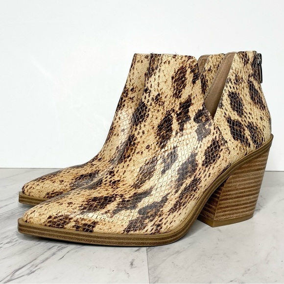 New! Vince Camuto Gigietta Print Bootie 9.5 - Picture 1 of 13